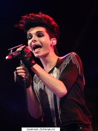 Poze cu Bill cantand - Emma - Bill Kaulitz *solist* ♫♪