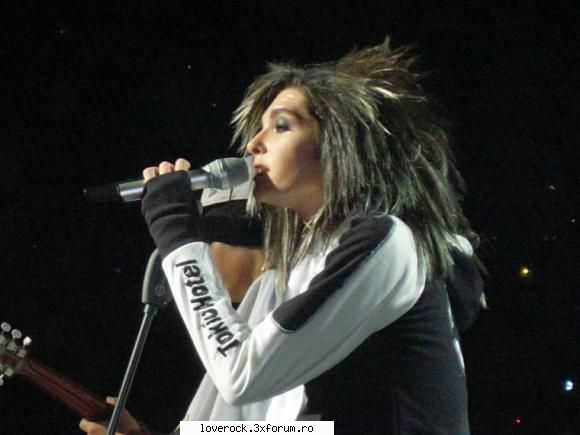 Poze cu Bill cantand - ionela - Bill Kaulitz *solist* ♫♪