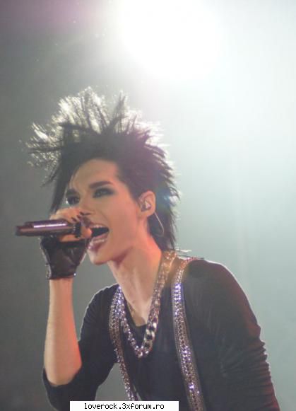 Poze cu Bill cantand - ionela - Bill Kaulitz *solist* ♫♪